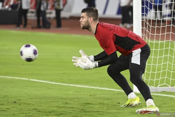 Berikut beberapa alternatif judul untuk “Hati-hati dengan Senjata Bola Mati Timnas Bahrain”:
1. “Waspada Terhadap Ancaman Set Pieces Timnas Bahrain”
2. “Senjata Rahasia Timnas Bahrain: Ancaman Bola Mati”
3. “Kewaspadaan Menghadapi Strategi Bola Mati Bahrain”
4. “Timnas Bahrain: Ancaman Mematikan dari Set Pieces”
5. “Mengantisipasi Senjata Bola Mati Bahaya dari Timnas Bahrain”
6. “Strategi Bola Mati Timnas Bahrain: Tantangan bagi Pertahanan”
7. “Pertahanan Koko Melawan Serangan Bola Mati Timnas Bahrain”
Silakan pilih yang paling sesuai atau inspirasi dari beberapa opsi di atas! Berikut beberapa alternatif judul untuk "Hati-hati dengan Senjata Bola Mati Timnas Bahrain":
1. "Waspada Terhadap Ancaman Set Pieces Timnas Bahrain"
2. "Senjata Rahasia Timnas Bahrain: Ancaman Bola Mati"
3. "Kewaspadaan Menghadapi Strategi Bola Mati Bahrain"
4. "Timnas Bahrain: Ancaman Mematikan dari Set Pieces"
5. "Mengantisipasi Senjata Bola Mati Bahaya dari Timnas Bahrain"
6. "Strategi Bola Mati Timnas Bahrain: Tantangan bagi Pertahanan"
7. "Pertahanan Koko Melawan Serangan Bola Mati Timnas Bahrain"
Silakan pilih yang paling sesuai atau inspirasi dari beberapa opsi di atas!