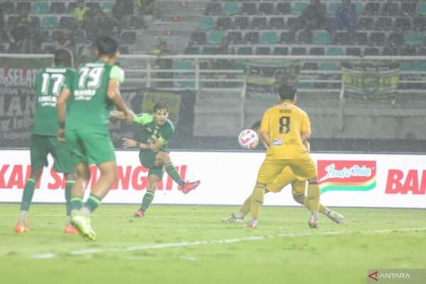 Persebaya Bertekad Menang Meski Tanpa Kehadiran Paul Munster Persebaya Bertekad Menang Meski Tanpa Kehadiran Paul Munster