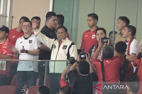 Presiden Prabowo Secara Langsung Dukung Timnas di GBK Presiden Prabowo Secara Langsung Dukung Timnas di GBK