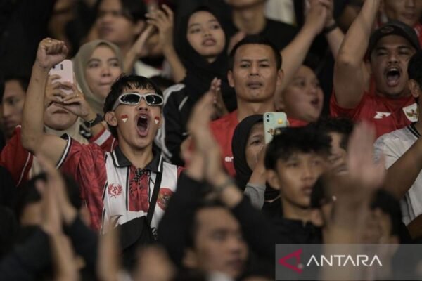 Tentu! Berikut beberapa alternatif judul untuk “God Bless dan Judika Bakar Semangat Penggemar Indonesia”:
1. “God Bless dan Judika: Api Semangat untuk Penggemar Indonesia”
2. “Menggugah Semangat: God Bless Bersama Judika di Hati Penggemar Indonesia”
3. “God Bless dan Judika: Inspirasi yang Menciptakan Energi Positif Penggemar”
4. “Semangat Membara: God Bless dan Judika Kuatkan Cinta Penggemar Indonesia”
5. “Harmoni Energi: God Bless dan Judika Gelorakan Semangat di Tanah Air”
Semoga bermanfaat! Jika ada yang lain yang Anda butuhkan, silakan beri tahu. Tentu! Berikut beberapa alternatif judul untuk "God Bless dan Judika Bakar Semangat Penggemar Indonesia":
1. "God Bless dan Judika: Api Semangat untuk Penggemar Indonesia"
2. "Menggugah Semangat: God Bless Bersama Judika di Hati Penggemar Indonesia"
3. "God Bless dan Judika: Inspirasi yang Menciptakan Energi Positif Penggemar"
4. "Semangat Membara: God Bless dan Judika Kuatkan Cinta Penggemar Indonesia"
5. "Harmoni Energi: God Bless dan Judika Gelorakan Semangat di Tanah Air"
Semoga bermanfaat! Jika ada yang lain yang Anda butuhkan, silakan beri tahu.