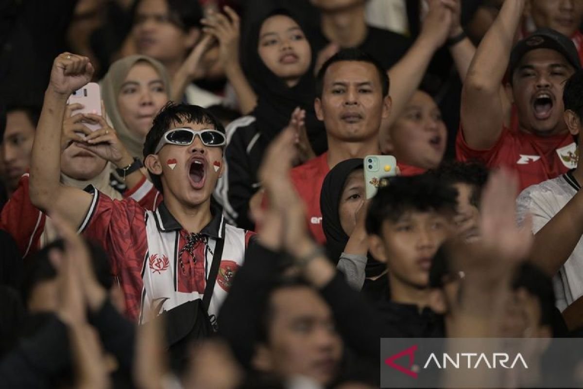 Tentu! Berikut beberapa alternatif judul untuk "God Bless dan Judika Bakar Semangat Penggemar Indonesia":

1. "God Bless dan Judika: Api Semangat untuk Penggemar Indonesia"
2. "Menggugah Semangat: God Bless Bersama Judika di Hati Penggemar Indonesia"
3. "God Bless dan Judika: Inspirasi yang Menciptakan Energi Positif Penggemar"
4. "Semangat Membara: God Bless dan Judika Kuatkan Cinta Penggemar Indonesia"
5. "Harmoni Energi: God Bless dan Judika Gelorakan Semangat di Tanah Air"

Semoga bermanfaat! Jika ada yang lain yang Anda butuhkan, silakan beri tahu.