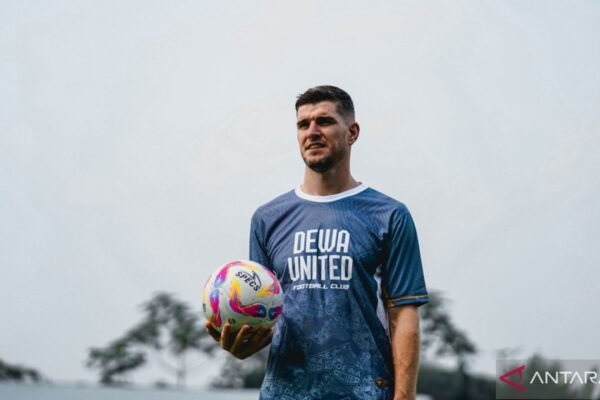 Dewa United Resmi Perkenalkan Bek Veteran Nick Kuipers Dewa United Resmi Perkenalkan Bek Veteran Nick Kuipers