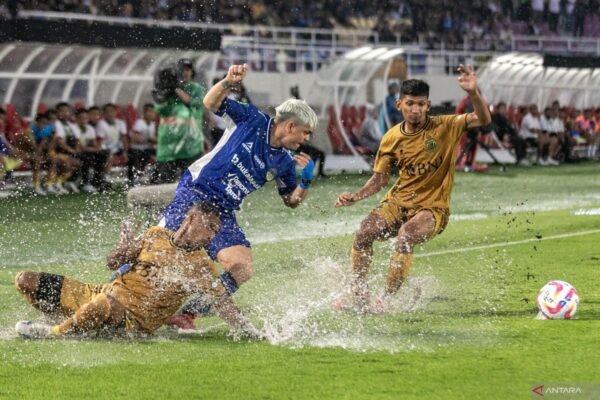 Berikut beberapa alternatif judul untuk “PSIM Pertimbangkan Stadion Manahan Jadi Kandang Alternatif”:
1. “PSIM Akan Evaluasi Stadion Manahan sebagai Kandang Cadangan”
2. “Stadion Manahan Dapat Menjadi Pilihan Kandang Alternatif bagi PSIM”
3. “PSIM Pertimbangkan Stadion Manahan sebagai Opsi Kandang Baru”
4. “Stadion Manahan: Kandang Alternatif yang Diwacanakan PSIM”
5. “PSIM Mempertimbangkan Stadion Manahan Sebagai Pilihan Kandang”
6. “PSIM Meninjau Stadion Manahan Sebagai Lokasi Kandang Tambahan”
7. “Evaluasi Stadion Manahan: Solusi Kandang Alternatif untuk PSIM”
8. “PSIM Soroti Stadion Manahan Sebagai Kandang Potensial”
Semoga alternatif judul di atas berguna! Berikut beberapa alternatif judul untuk "PSIM Pertimbangkan Stadion Manahan Jadi Kandang Alternatif":
1. "PSIM Akan Evaluasi Stadion Manahan sebagai Kandang Cadangan"
2. "Stadion Manahan Dapat Menjadi Pilihan Kandang Alternatif bagi PSIM"
3. "PSIM Pertimbangkan Stadion Manahan sebagai Opsi Kandang Baru"
4. "Stadion Manahan: Kandang Alternatif yang Diwacanakan PSIM"
5. "PSIM Mempertimbangkan Stadion Manahan Sebagai Pilihan Kandang"
6. "PSIM Meninjau Stadion Manahan Sebagai Lokasi Kandang Tambahan"
7. "Evaluasi Stadion Manahan: Solusi Kandang Alternatif untuk PSIM"
8. "PSIM Soroti Stadion Manahan Sebagai Kandang Potensial"
Semoga alternatif judul di atas berguna!