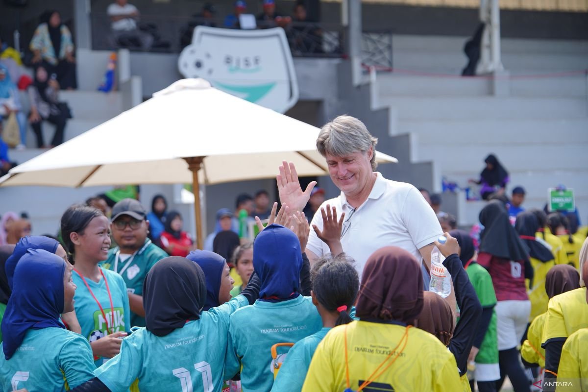 Berikut adalah beberapa alternatif judul untuk "Kuantitas dan Kualitas MLSC Bekasi Seri 1 Alami Peningkatan":

1. "Peningkatan Kuantitas dan Kualitas MLSC Bekasi Seri 1"
2. "MLSC Bekasi Seri 1: Kemajuan dalam Kuantitas dan Kualitas"
3. "Kuantitas dan Kualitas MLSC Bekasi Seri 1 Meningkat Signifikan"
4. "MLSC Bekasi Seri 1: Perbaikan dalam Kuantitas dan Kualitas"
5. "Meningkatnya Kualitas dan Kuantitas pada MLSC Bekasi Seri 1"
6. "Pencapaian Kuantitas dan Kualitas MLSC Bekasi Seri 1 yang Mengesankan"
7. "MLSC Bekasi Seri 1: Lonjakan Kuantitas dan Peningkatan Kualitas"
8. "Dinamika Peningkatan Kuantitas dan Kualitas MLSC Bekasi Seri 1"

Silakan pilih atau modifikasi sesuai kebutuhan Anda!