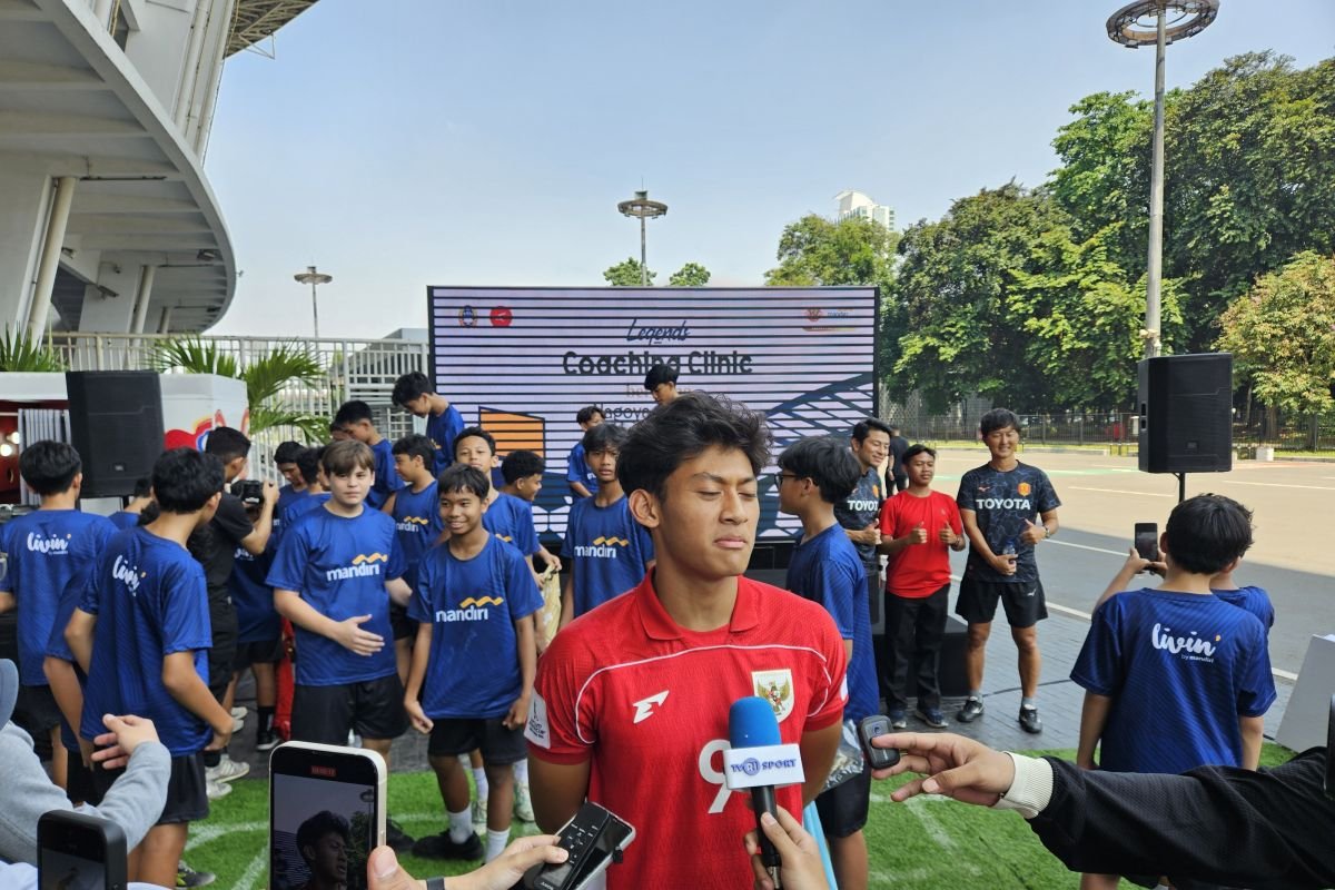 Berikut adalah beberapa alternatif judul untuk "Mierza targetkan tembus lebih dari fase grup Piala Dunia U17":

1. "Mierza Bidik Langkah Jauh di Piala Dunia U17"
2. "Mierza Optimis Lewati Fase Grup Piala Dunia U17"
3. "Target Mierza: Melewati Fase Grup di Piala Dunia U17"
4. "Mierza Fokus Tembus Perempat Final Piala Dunia U17"
5. "Harapan Mierza: Melesat Jauh di Piala Dunia U17"
6. "Mierza Ingin Raih Prestasi Lebih di Piala Dunia U17"
7. "Target Ambisius Mierza: Menembus Babak Berikutnya di Piala Dunia U17" 
8. "Mierza: Fase Grup Bukan Akhir Perjuangan di Piala Dunia U17"

Silakan pilih atau modifikasi sesuai kebutuhan!