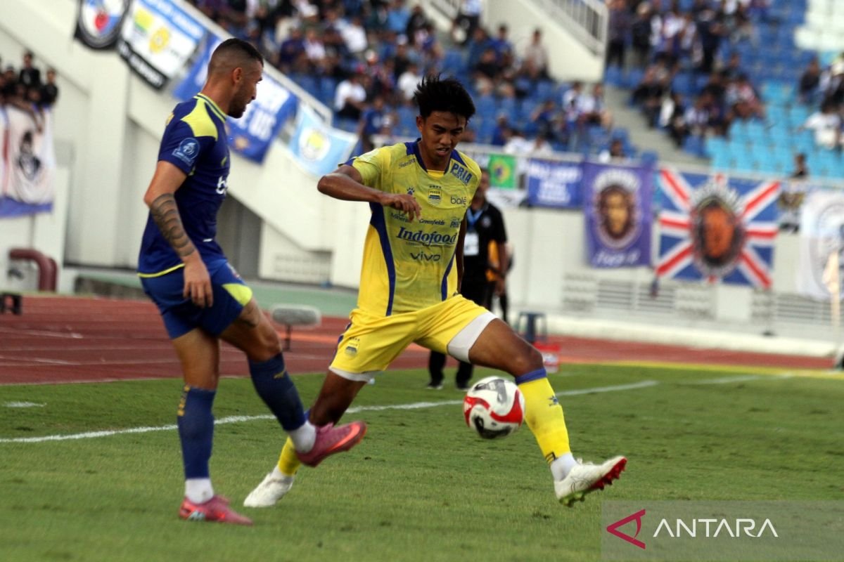 Persib Bandung Lakukan Rotasi Pemain Saat Melawan Persita Tangerang