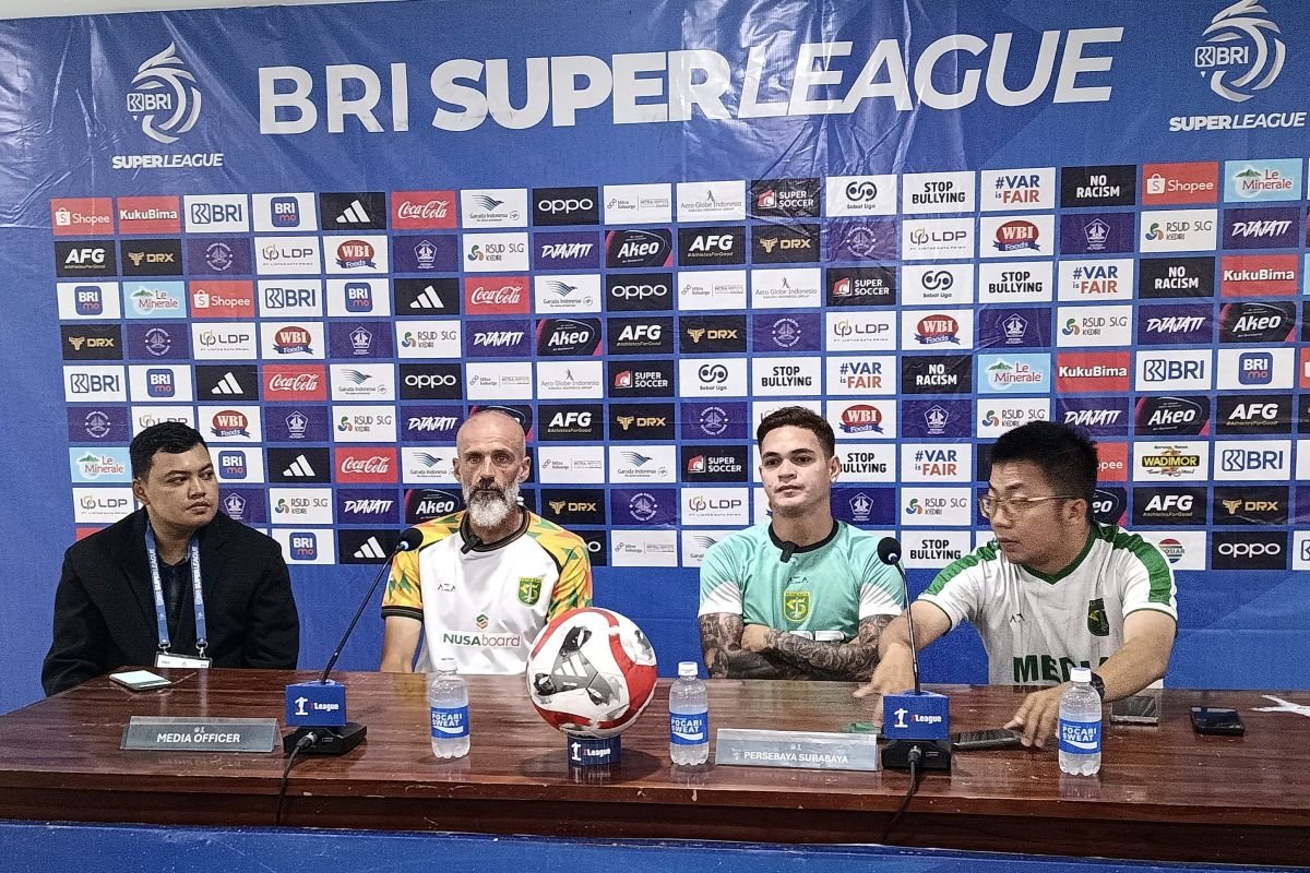 Sure! Here are some alternate title suggestions:

1. "Pelatih Persebaya Beri Peringatan Soal Disiplin Saat Hadapi Persik"
2. "Disiplin Jadi Kunci, Pelatih Persebaya Ingatkan Tim Jelang Pertandingan Melawan Persik"
3. "Persiapan Matang: Pelatih Persebaya Tekankan Pentingnya Disiplin Saat Lawan Persik"
4. "Pelatih Persebaya: Disiplin Harus Dijunjung Tinggi Saat Bertemu Persik"
5. "Jelang Pertandingan Melawan Persik, Pelatih Persebaya Tekankan Disiplin kepada Pemain"

Feel free to choose any of these or let me know if you need more options!